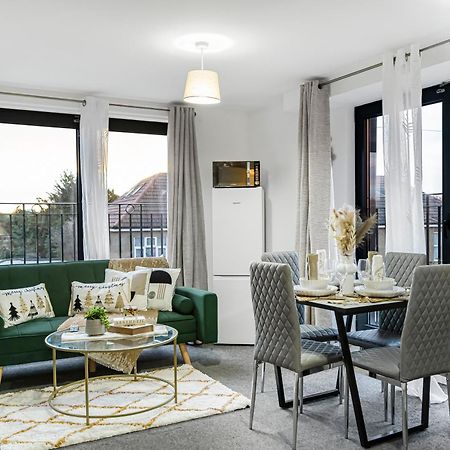One And Two Bed Apartments Slough Near Heathrow Colnbrook Exterior foto