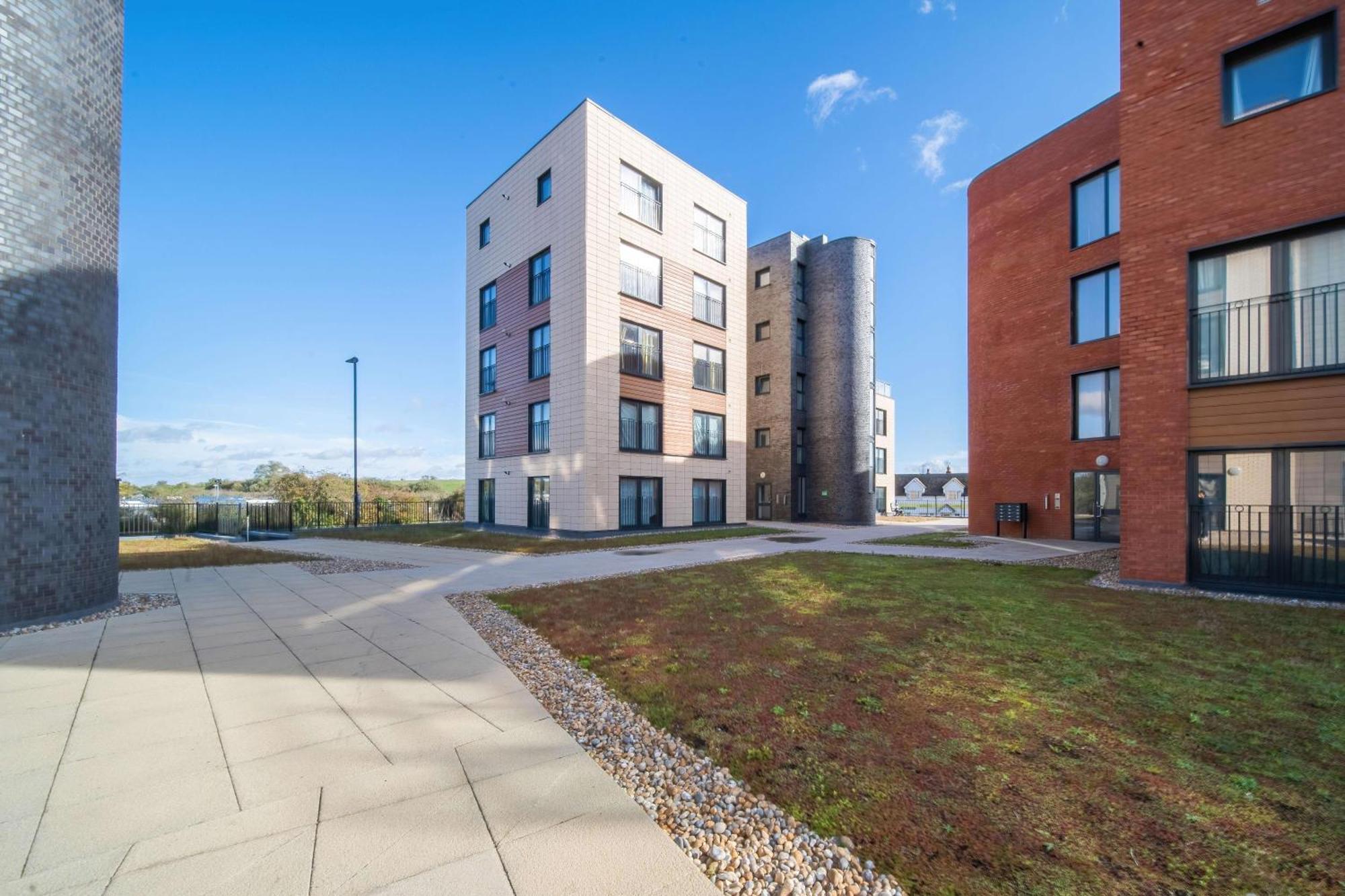 One And Two Bed Apartments Slough Near Heathrow Colnbrook Exterior foto